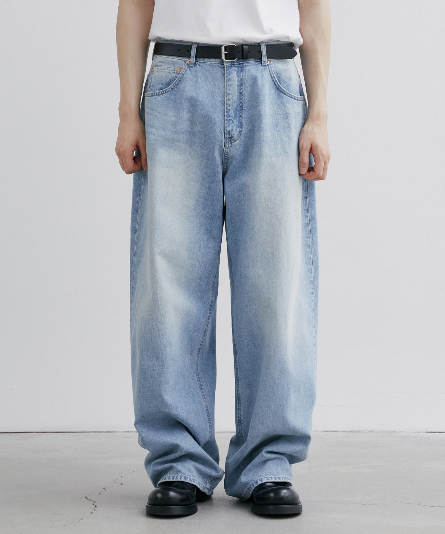 1709 OLD BLEACH JEANS [MAX WIDE STRAIGHT]